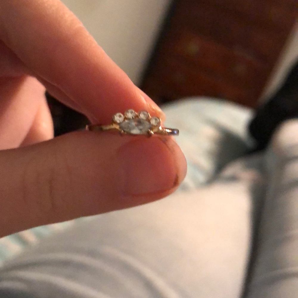 A size 4 ring gold band